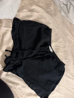 New Gina Tricot Pellavasekoite shortsit