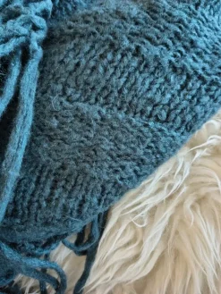 Outlet Petroolin värinen huivi