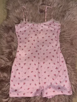 Online Shein Pinkki shortsiyöpuku