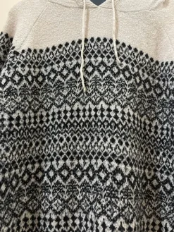 Outlet Pola Pitkä neulemekko hupulla