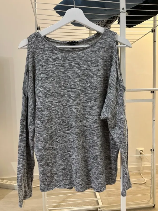 Sale Amisu Pitkähihainen avonaisilla olkapäillä