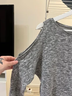 Sale Amisu Pitkähihainen avonaisilla olkapäillä