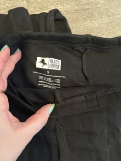 Clearance Black Horse Pitkätkalsarit