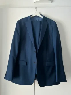 Online Dressmann Pukusetti