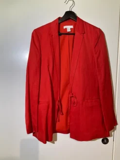 New H&M Punainen bleiseri