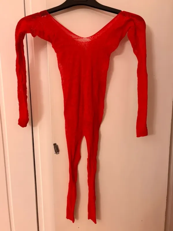 New Shein Punainen fishnet-puku