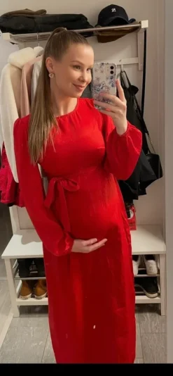Missguided Maternity Punainen äitiysmekko