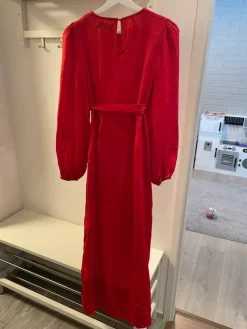 Missguided Maternity Punainen äitiysmekko