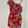 Sale New Look Punainen kukkakuvioitu shortsihaalari 38