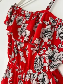 Sale New Look Punainen kukkakuvioitu shortsihaalari 38