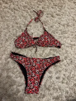 Sale Funky Buddha Punaiset kukkabikinit