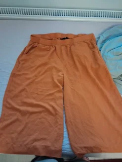 Online Esmara Puolipitkät oranssit housut