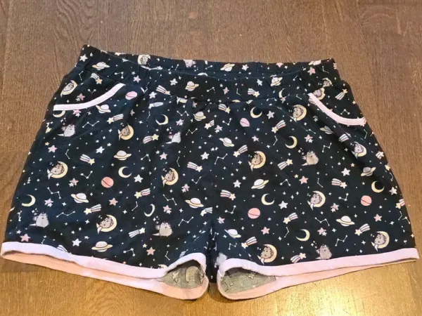 Hot EMP Pusheen L shortsit