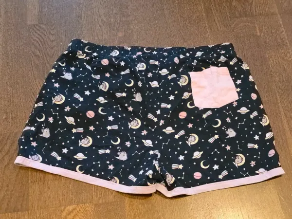 Hot EMP Pusheen L shortsit