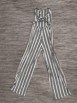 Outlet Stradivarius Raidallinen jumpsuit