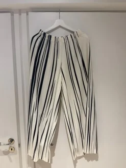 Discount Raidallinen Reserved-setti (toppi ja housut)