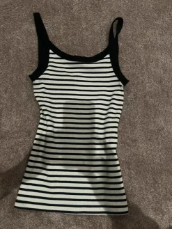 Outlet H&M Raidallinen toppi