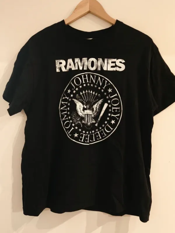 Sale H&M Ramones t-paita