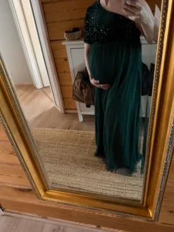 New raskausajan mekko