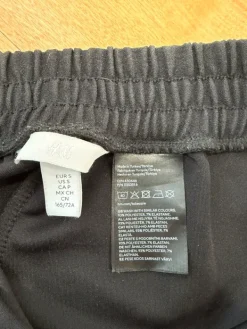 New H&M Rennot siistit housut