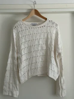 New Reserved valkoinen neulepaita