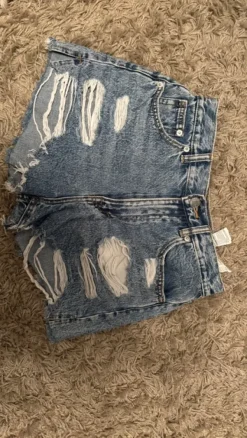 Pull & Bear Revityt farkku shortsit