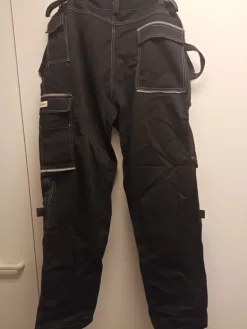 Outlet Riipputaskuhousut