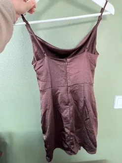 Outlet Ruskea satiinimekko