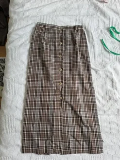 Outlet Ruudullinen maxi hame