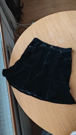 Discount Monki Samettinen musta hame