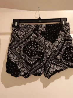 Discount FB Sister Shortsit