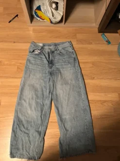 H&M Siniset baggyjeansit