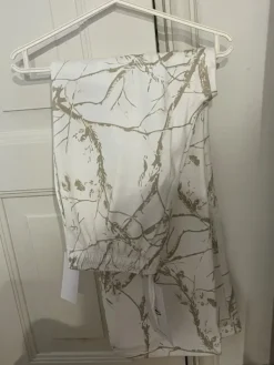 Sisters & Seekers collegehousut