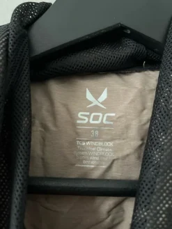 Outlet SOC juoksutakki 38