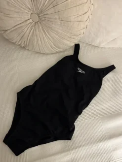 Sale Speedo Endurance+ Power W-uimapuku. Pehmustetut/irrotettavat kupit. Takana läpinäkyvä kaistale.