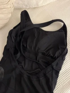 Sale Speedo Endurance+ Power W-uimapuku. Pehmustetut/irrotettavat kupit. Takana läpinäkyvä kaistale.