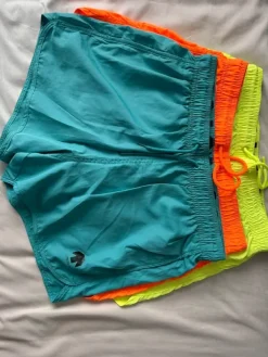 Sale Bershka Spodenki kąpielowe