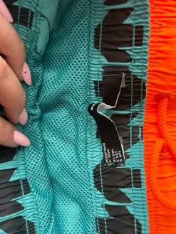 Sale Bershka Spodenki kąpielowe