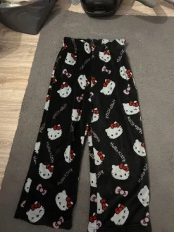 Discount House Spodnie z hello kity