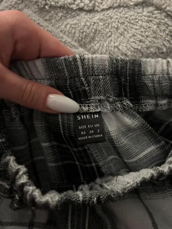 Shein Spodnie w kratke