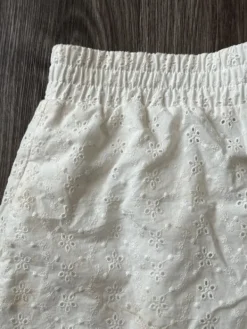 Outlet H&M Söpöt valkoiset shortsit