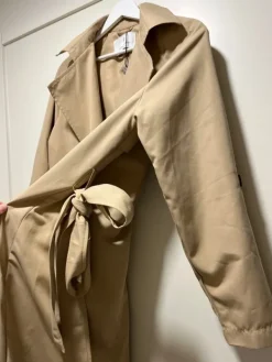 Online Stradivarius Stradivariuksen trenssi takki