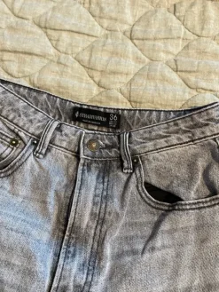 Discount Stradivarius leveät farkut