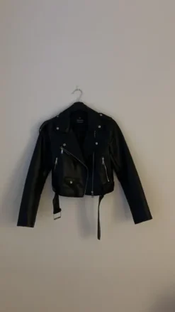 Online Stradivarius nahkatakki