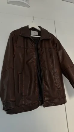 Hot Stradivarius tekonahkatakki