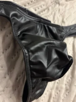 Hot Stringi męskie Ala skórzane