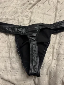 Hot Stringi męskie Ala skórzane