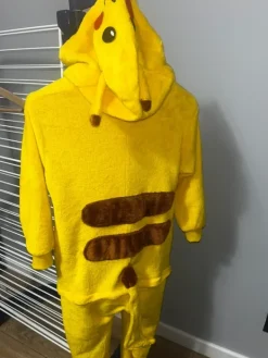 Discount Pokémon Strój karnawałowy Pikachu kugurami 6-7lat