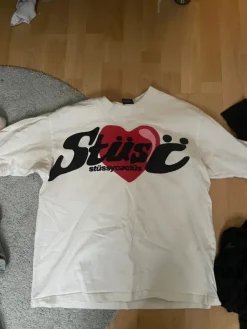 Outlet stussy t-paita