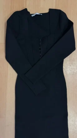 Outlet Sukienka Bershka M z “gorsetem”